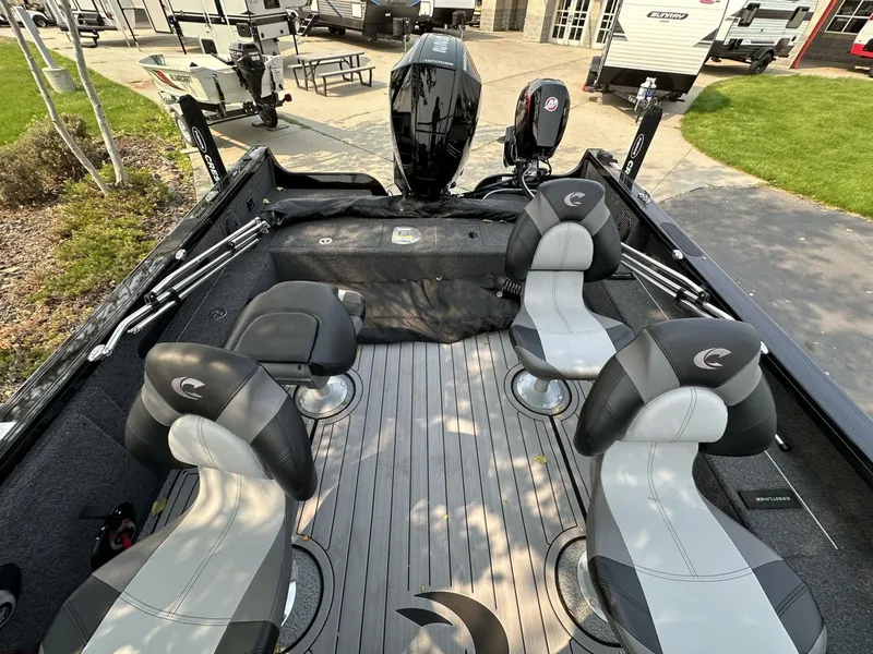 Slide: The Image of Crestliner CRESTLINER 1950 Fish Hawk WT 2025 - 9