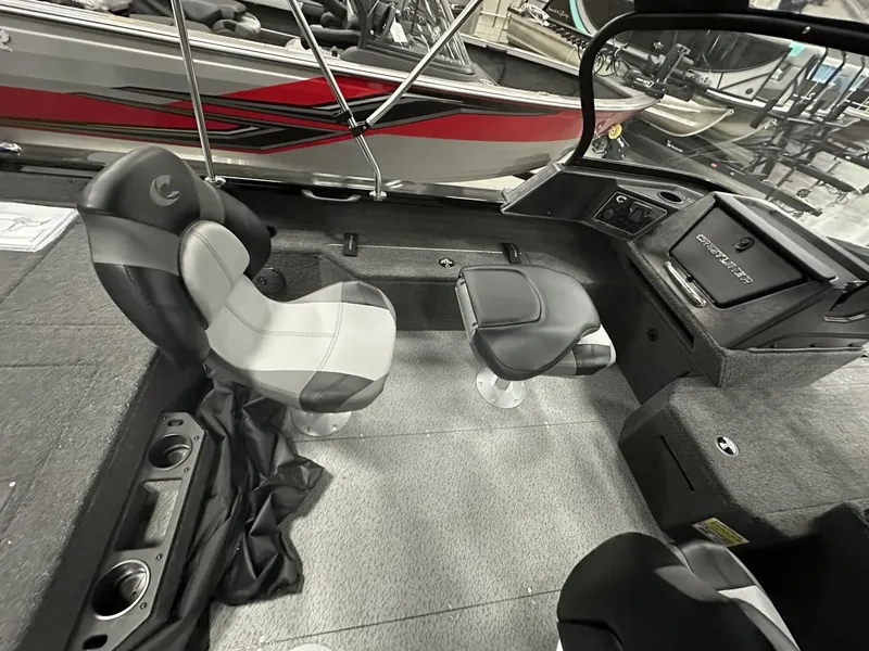 Slide: The Image of Crestliner CRESTLINER 1850 Fish Hawk WT Jumpseat 2025 - 11