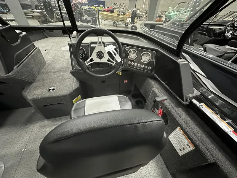 Slide: The Image of Crestliner CRESTLINER 1850 Fish Hawk WT Jumpseat 2025 - 14