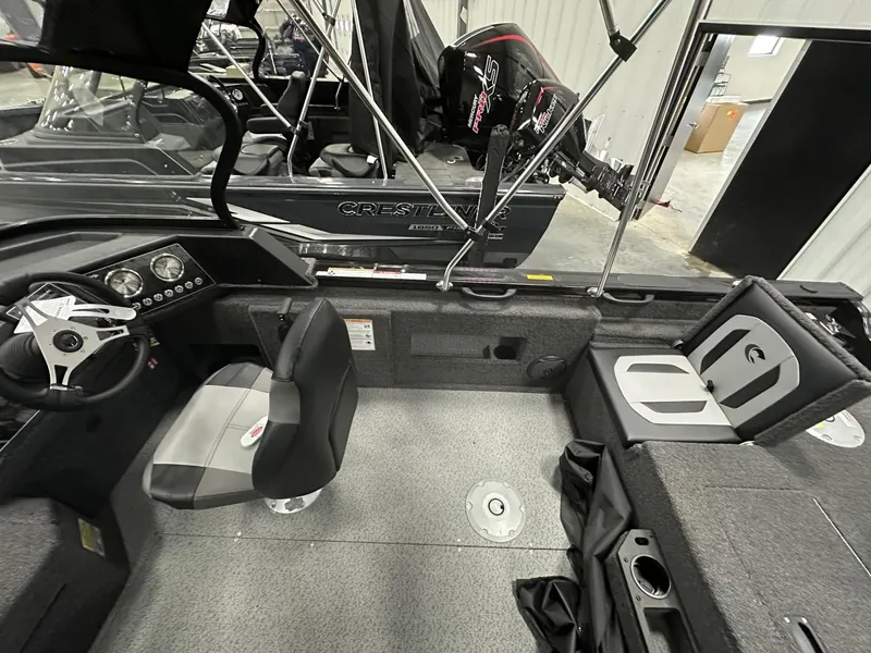 Slide: The Image of Crestliner CRESTLINER 1850 Fish Hawk WT Jumpseat 2025 - 16