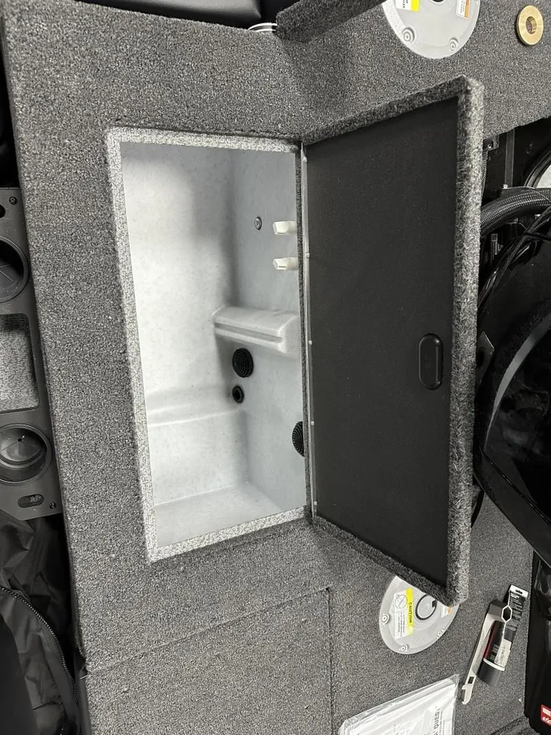 Slide: The Image of Crestliner CRESTLINER 1850 Fish Hawk WT Jumpseat 2025 - 17