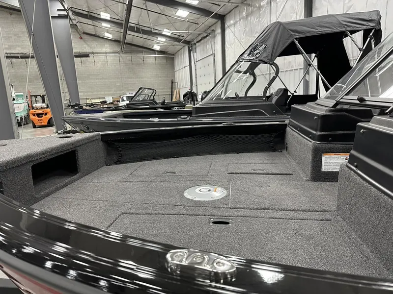 Slide: The Image of Crestliner CRESTLINER 1850 Fish Hawk WT Jumpseat 2025 - 5