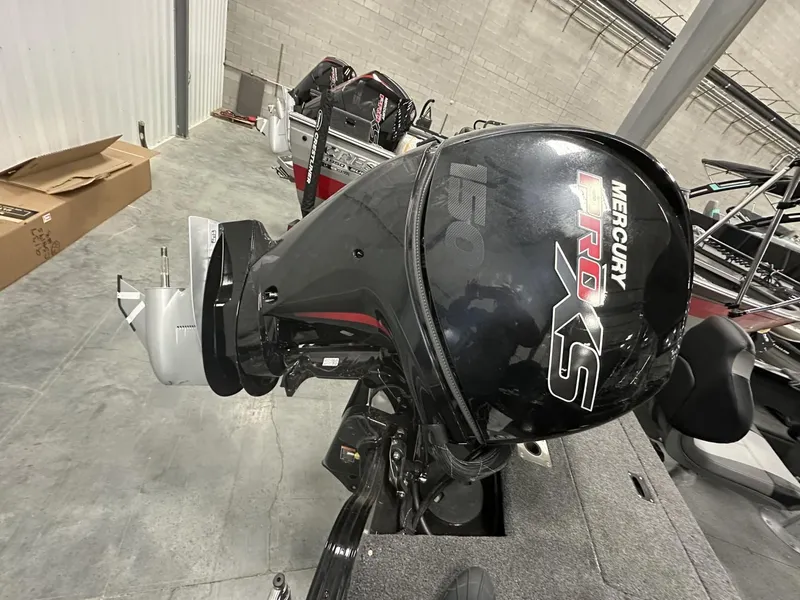 Slide: The Image of Crestliner CRESTLINER 1850 Fish Hawk WT Jumpseat 2025 - 6