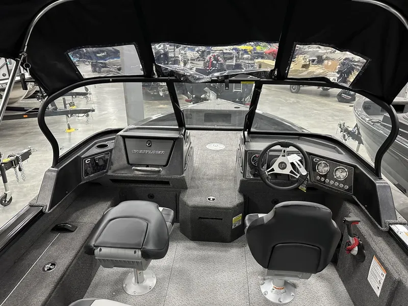 Slide: The Image of Crestliner CRESTLINER 1850 Fish Hawk WT Jumpseat 2025 - 7