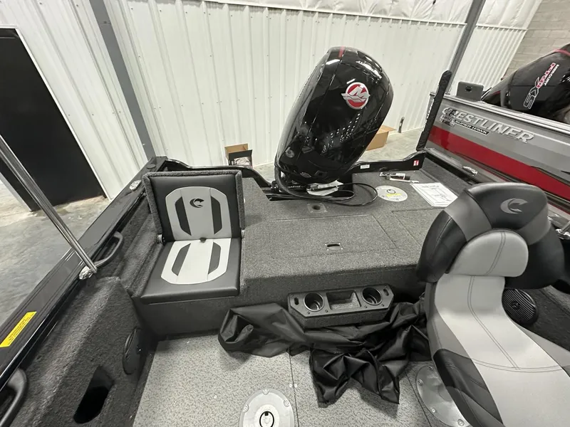 Slide: The Image of Crestliner CRESTLINER 1850 Fish Hawk WT Jumpseat 2025 - 9