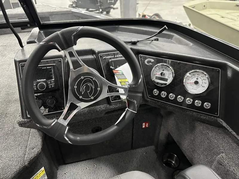 Slide: The Image of Crestliner CRESTLINER 1850 Fish Hawk WT Jumpseat 2025 - 10