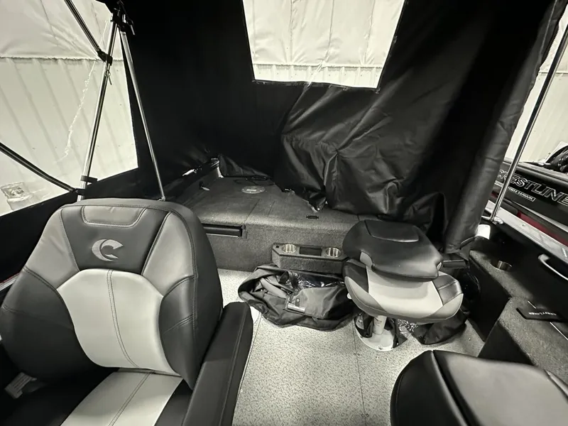 Slide: The Image of Crestliner CRESTLINER 1850 Fish Hawk WT Jumpseat 2025 - 12