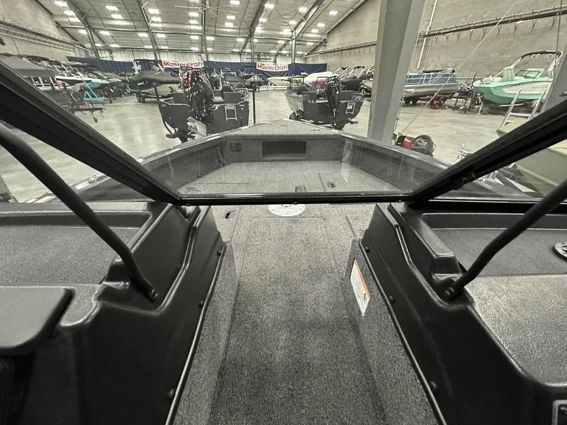 Slide: The Image of Crestliner CRESTLINER 1850 Fish Hawk WT Jumpseat 2025 - 14