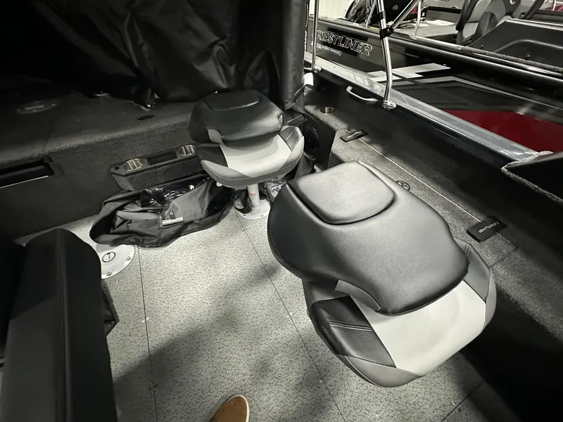 Slide: The Image of Crestliner CRESTLINER 1850 Fish Hawk WT Jumpseat 2025 - 15