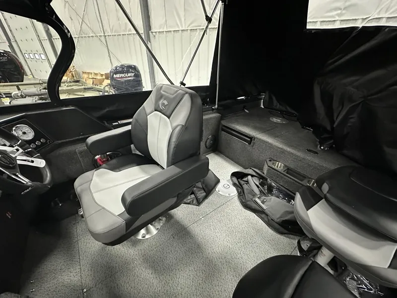 Slide: The Image of Crestliner CRESTLINER 1850 Fish Hawk WT Jumpseat 2025 - 16