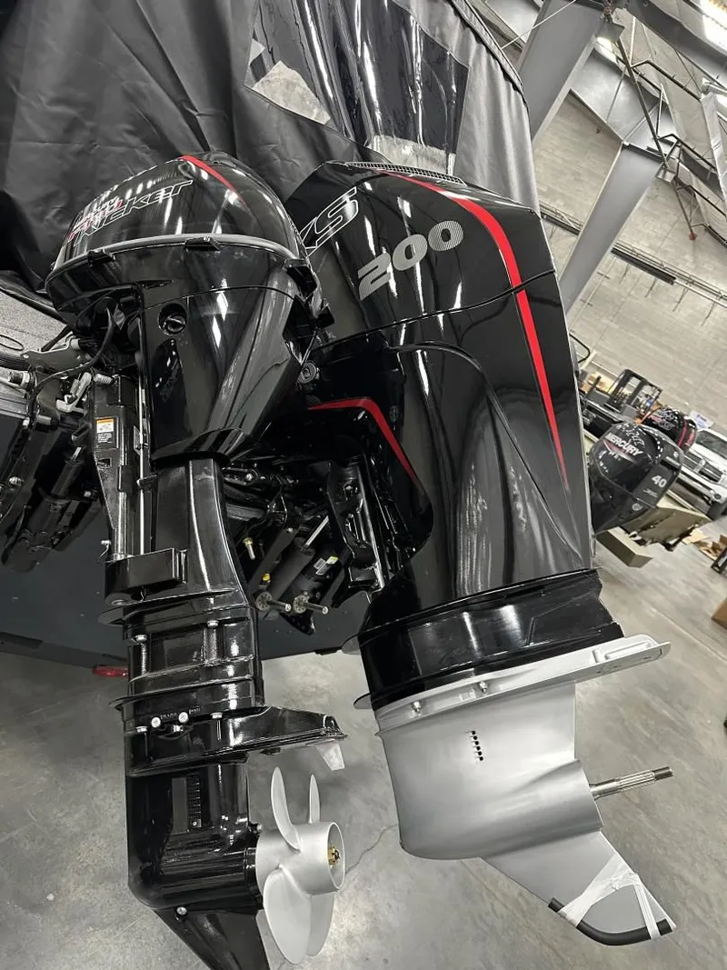 Slide: The Image of Crestliner CRESTLINER 1850 Fish Hawk WT Jumpseat 2025 - 6