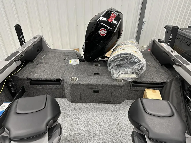 Slide: The Image of Crestliner CRESTLINER 1950 Super Hawk 2025 - 10