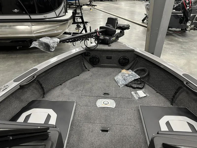 Slide: The Image of Crestliner CRESTLINER 1950 Super Hawk 2025 - 7