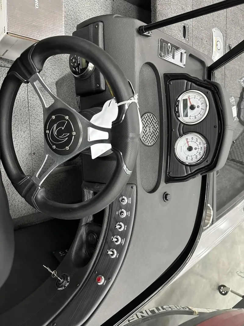 Slide: The Image of Crestliner CRESTLINER 1950 Super Hawk 2025 - 8