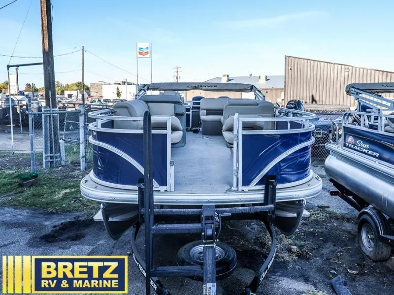 Slide: The Image of Fishin' Barge 20 DLX 2025 - 10