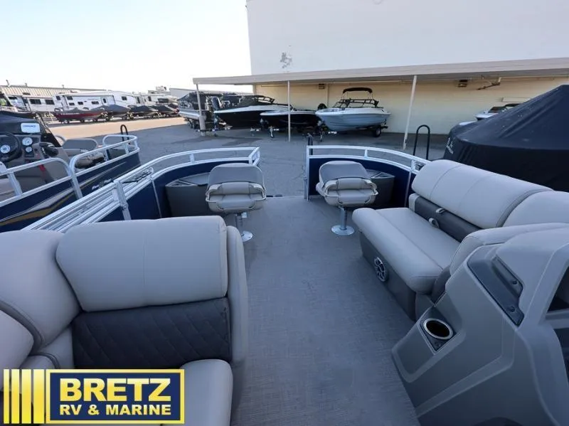 Slide: The Image of Fishin' Barge 20 DLX 2025 - 14