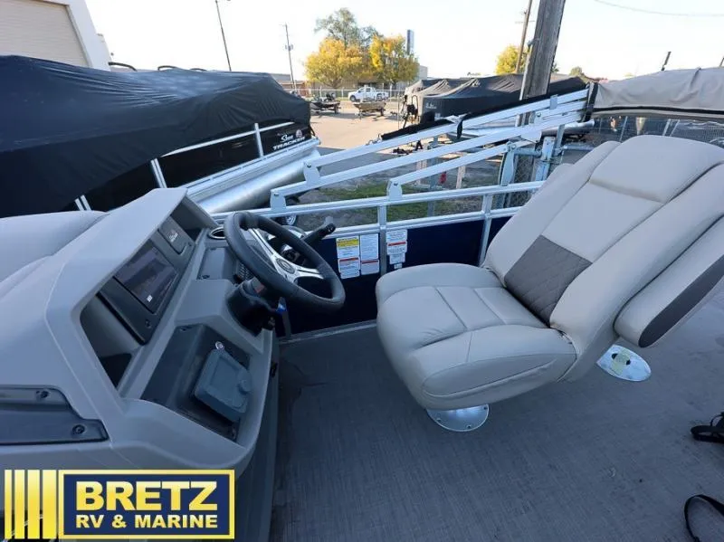 Slide: The Image of Fishin' Barge 20 DLX 2025 - 15