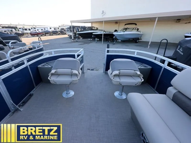 Slide: The Image of Fishin' Barge 20 DLX 2025 - 17