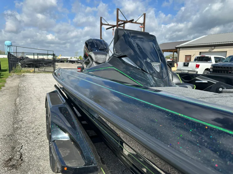 Slide: The Image of 2024 Skeeter FXR21 LE boat with sleek design on a sunny day. - 17