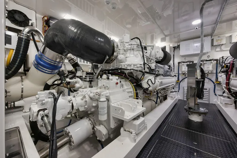 Slide: The Image of Viking 80 Convertible 2019 - 100