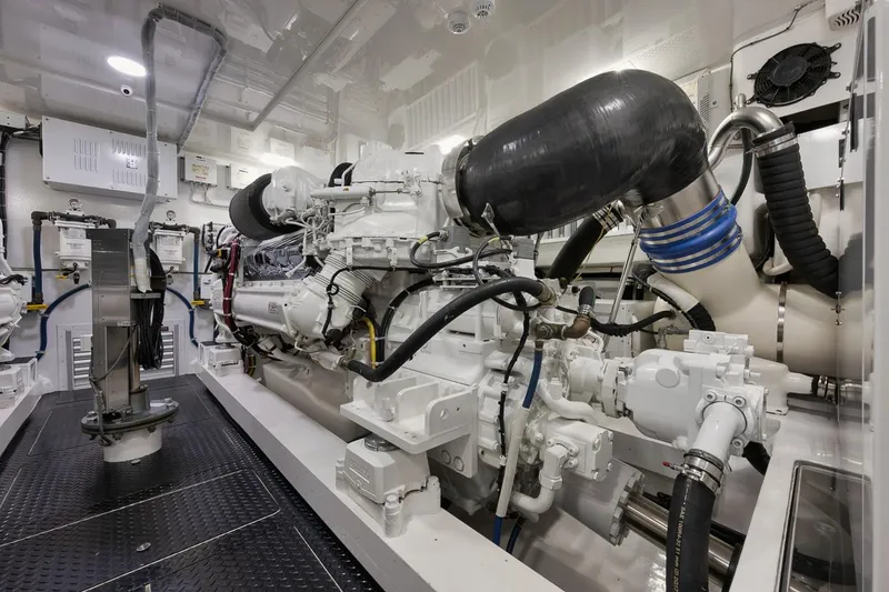 Slide: The Image of Viking 80 Convertible 2019 - 102