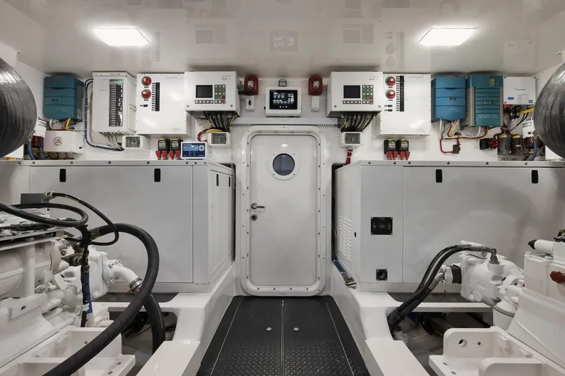 Slide: The Image of Viking 80 Convertible 2019 - 104