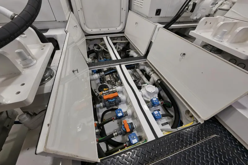 Slide: The Image of Viking 80 Convertible 2019 - 112