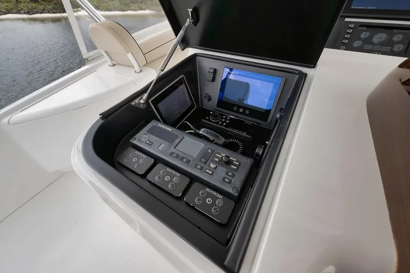 Slide: The Image of Viking 80 Convertible 2019 - 59