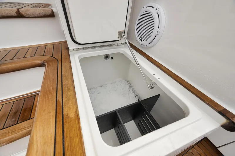 Slide: The Image of Viking 80 Convertible 2019 - 91