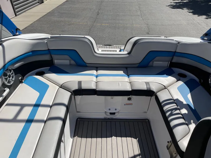 Slide: The Image of 2018 Yamaha Boats 242X E-Series interior with blue and gray seating. - 7