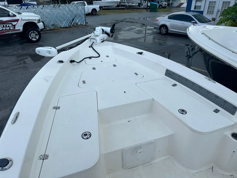 Slide: The Image of 2005 Sea Hunt Navigator 22 boat deck in a parking area with vehicles. - 14