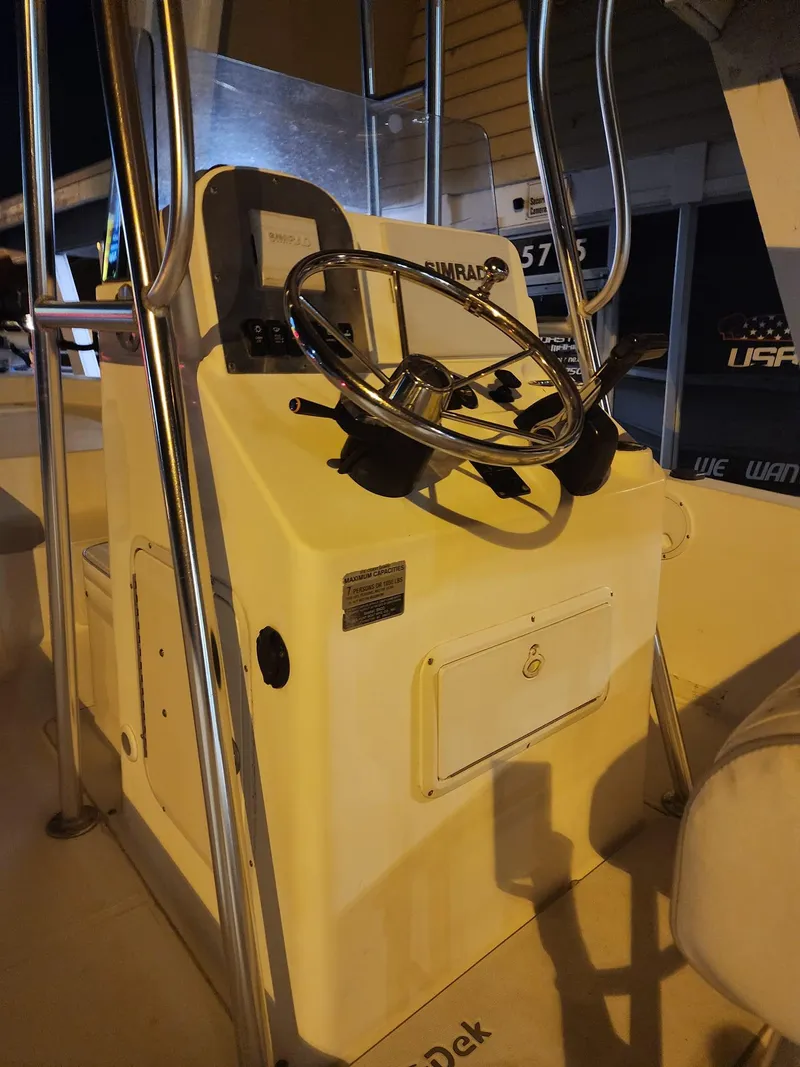 Slide: The Image of 2005 Sea Hunt Navigator 22 boat console with steering wheel and controls. - 15