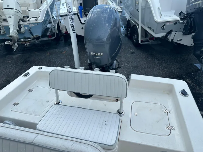 Slide: The Image of 2005 Sea Hunt Navigator 22 boat with Yamaha 150 outboard motor. - 16