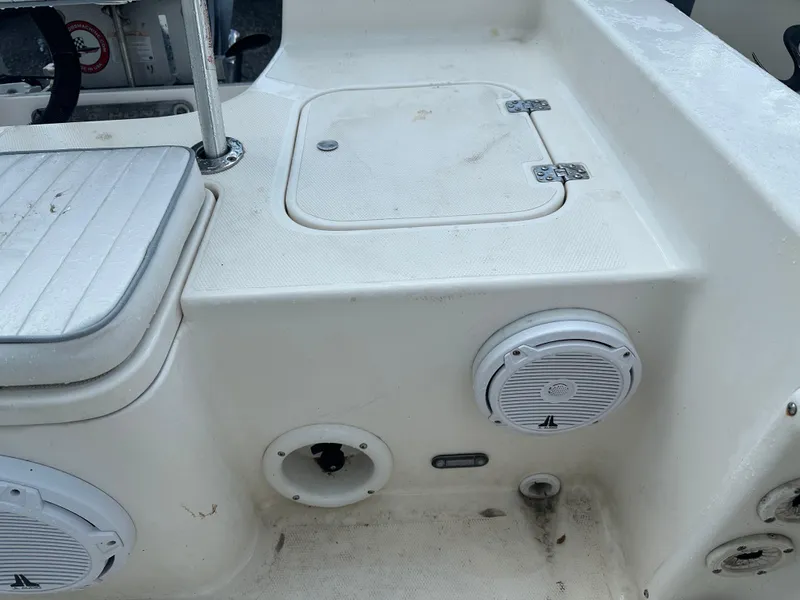 Slide: The Image of 2005 Sea Hunt Navigator 22 boat interior with storage hatch and speakers. - 24