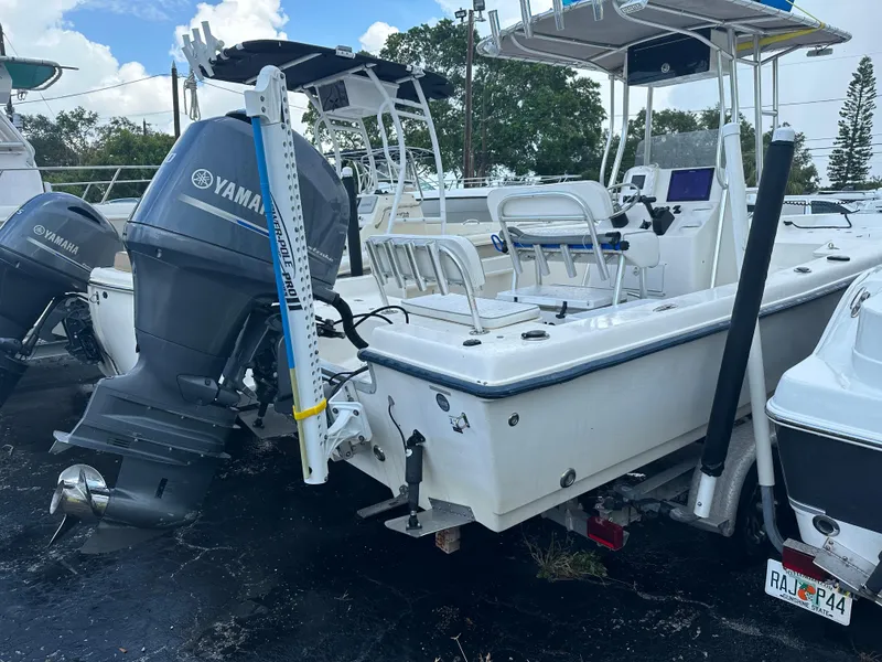 Slide: The Image of 2005 Sea Hunt Navigator 22 boat with Yamaha outboard motor in a marina. - 4