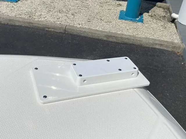 Slide: The Image of Robalo 246 Cayman SD 2025 - 17