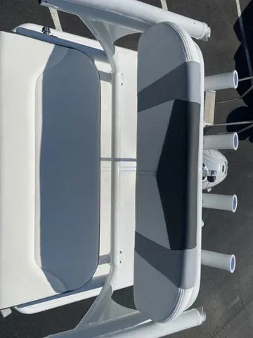 Slide: The Image of Robalo 246 Cayman SD 2025 - 26