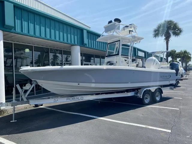 Slide: The Image of Robalo 246 Cayman SD 2025 - 4