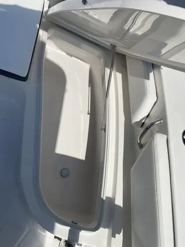 Slide: The Image of Robalo 246 Cayman SD 2025 - 9