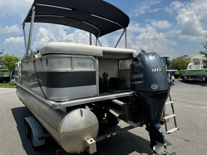 Slide: The Image of 2007 SunChaser 8522 Cruise RE pontoon boat with Yamaha 90 outboard motor. - 6