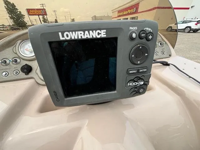 Slide: The Image of Lowrance fish finder on 2012 SunChaser 8522 C-N-F boat dashboard. - 34