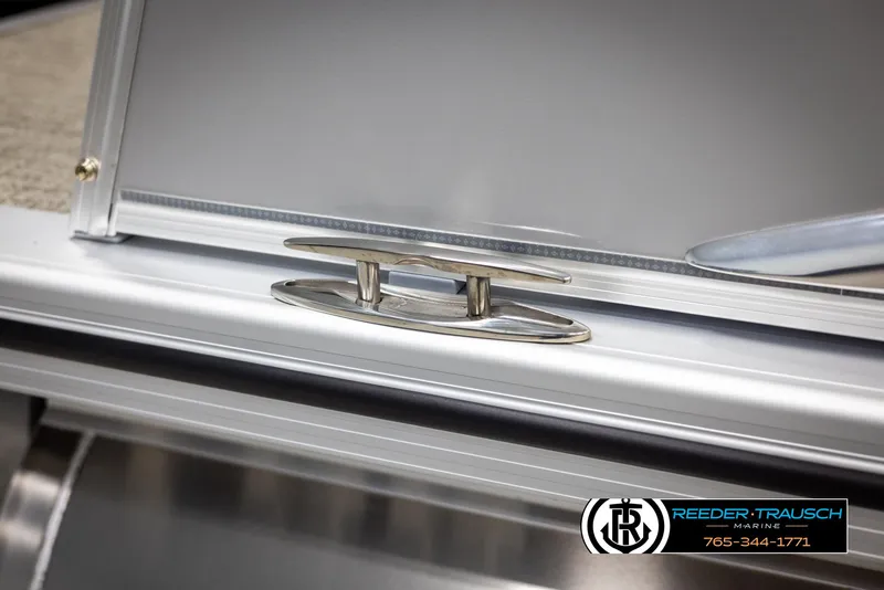 Slide: The Image of Avalon Catalina EL 2025 boat cleat detail, featuring sleek metal design. - 49