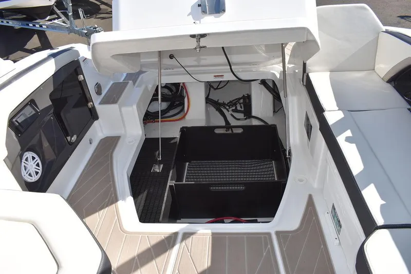 Slide: The Image of Monterey 255SS 2023 - 50