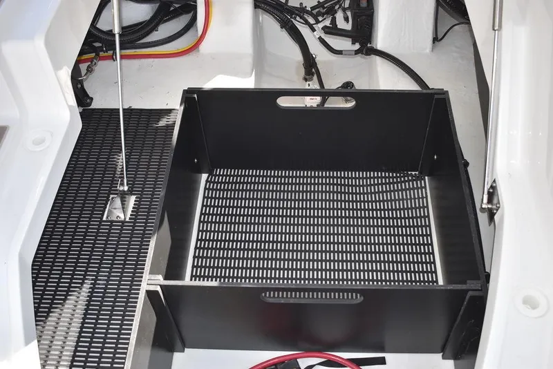 Slide: The Image of Monterey 255SS 2023 - 51