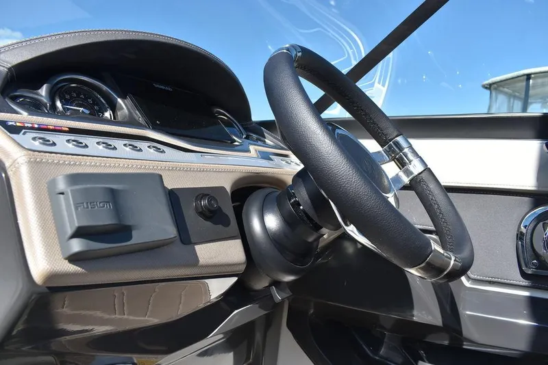 Slide: The Image of Monterey 255SS 2023 - 58