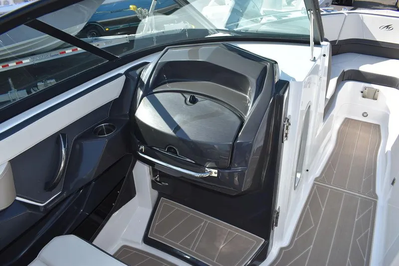 Slide: The Image of Monterey 255SS 2023 - 64