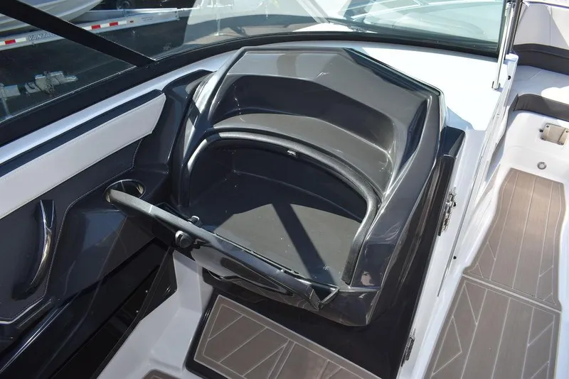 Slide: The Image of Monterey 255SS 2023 - 65