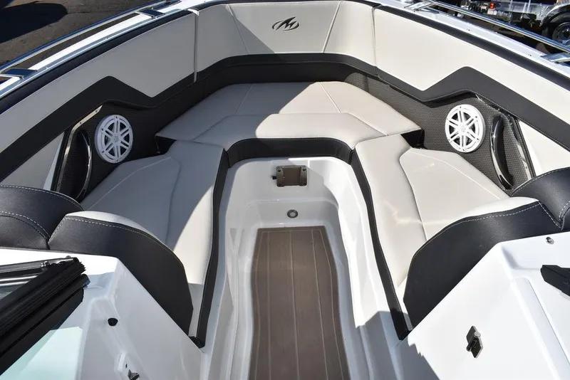 Slide: The Image of Monterey 255SS 2023 - 71