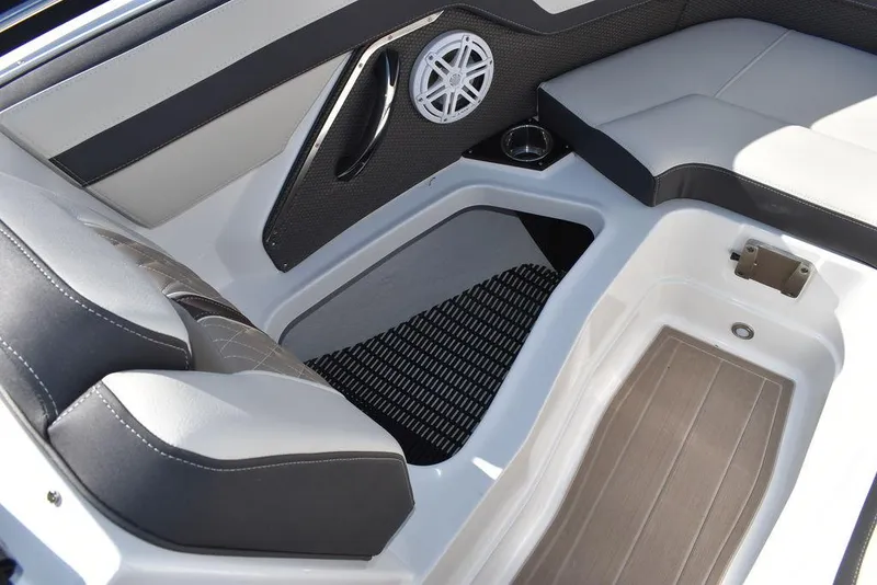 Slide: The Image of Monterey 255SS 2023 - 73