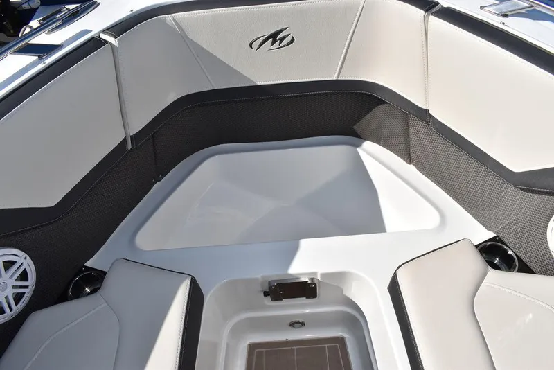 Slide: The Image of Monterey 255SS 2023 - 74